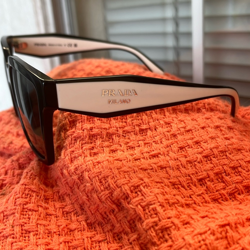 Prada Milano sunglasses SPR24Z